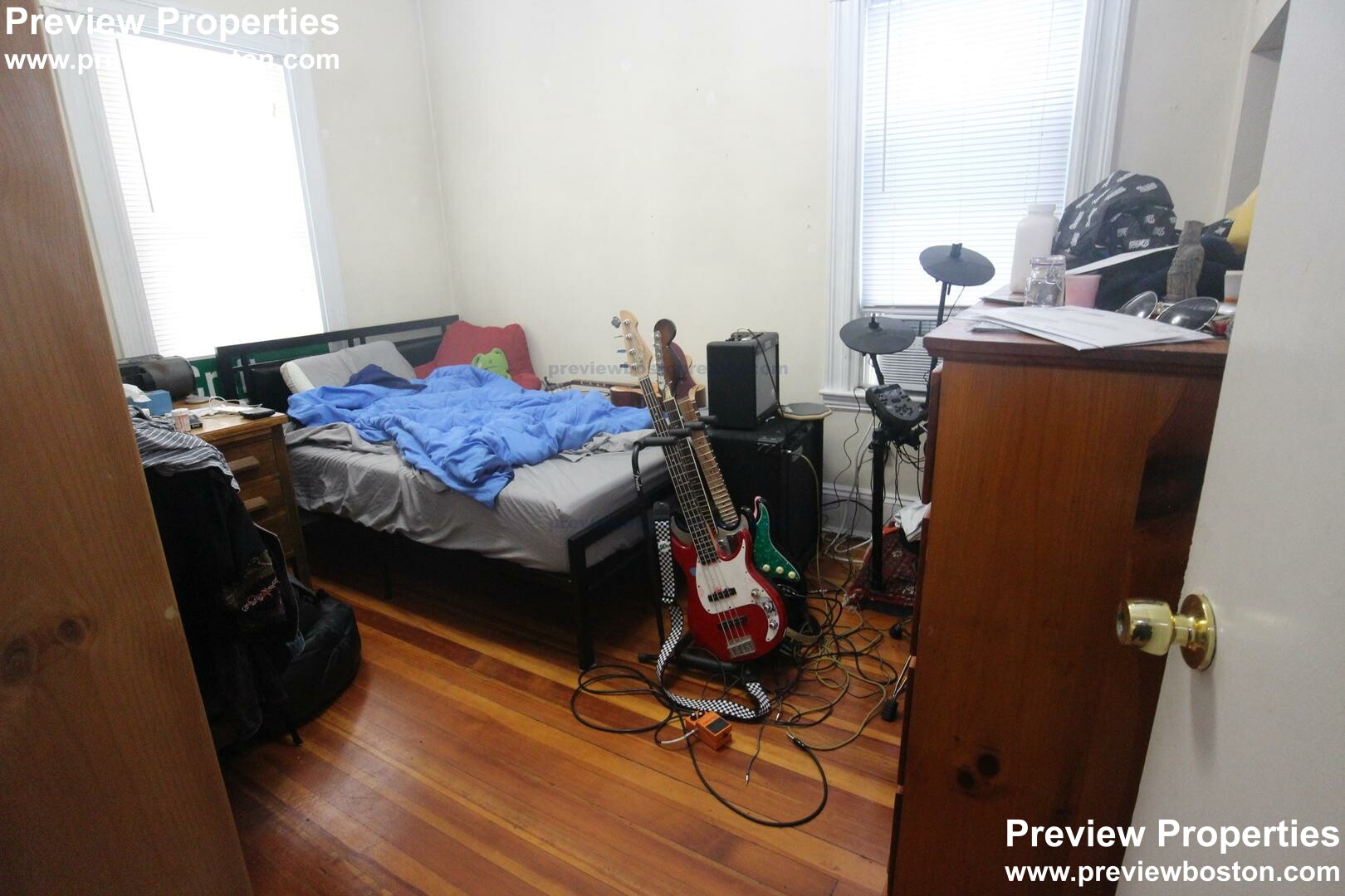 4 bed, 2 bath apartment for rent at 36 Brackett St Unit 3P, Oak Square — photo 5 of 10