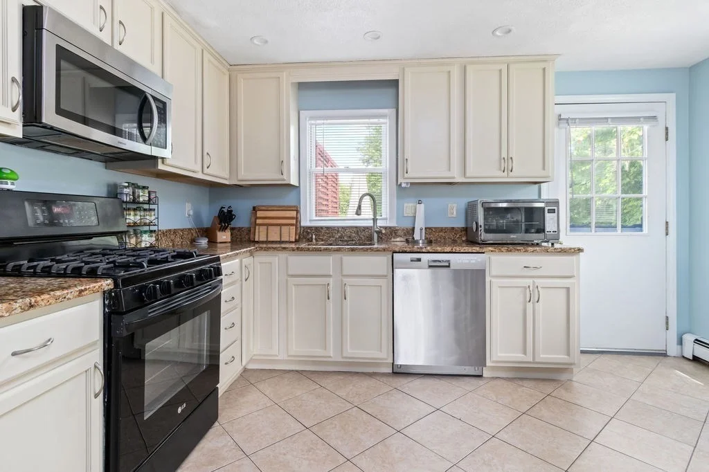 2 bed, 1 bath apartment for rent at 36 Brookside Ave Unit 36, Dedham — photo 4 of 20