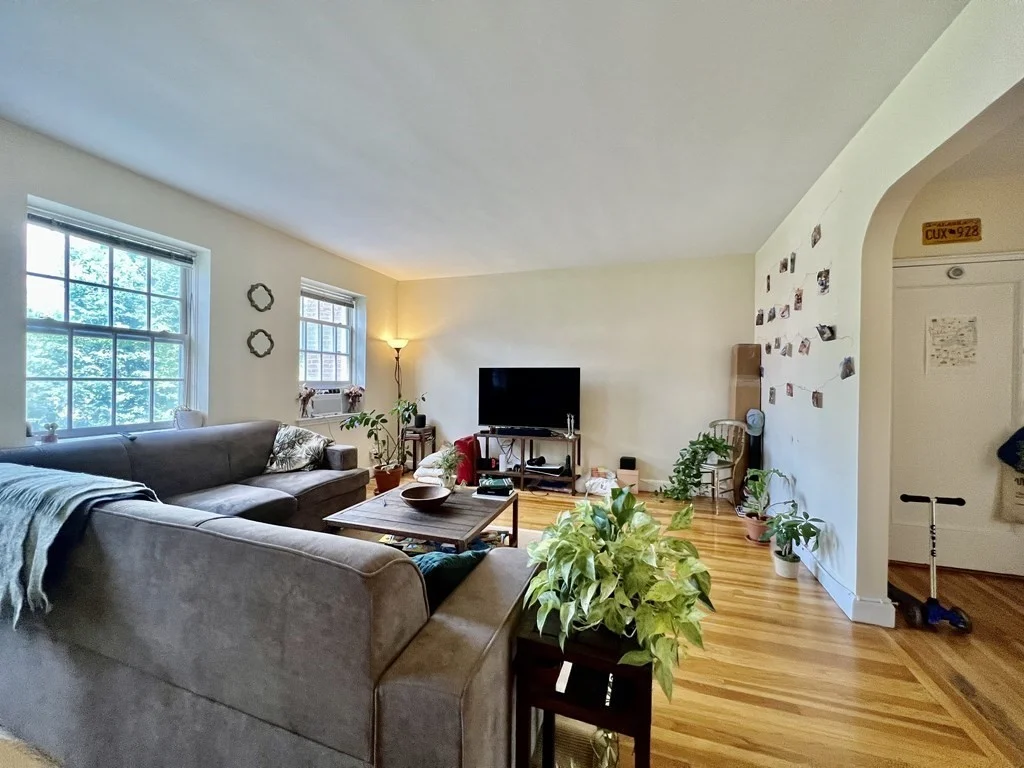 2 bed, 1 bath apartment for rent at 36 Browne St Unit 4, Brookline — photo 4 of 17
