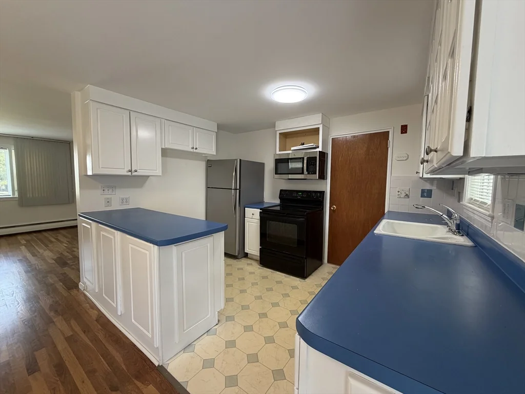 3 bed, 1 bath apartment for rent at 36 Carroll Rd, Woburn — photo 2 of 17