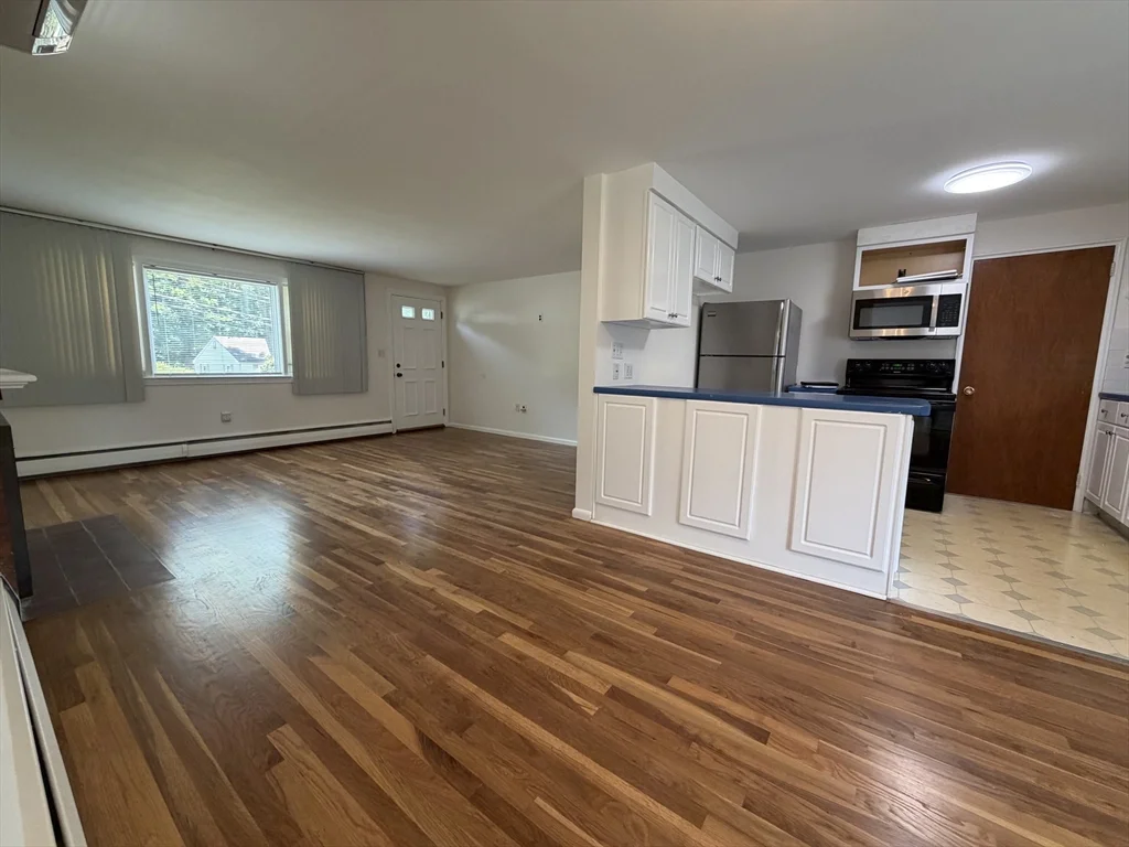 3 bed, 1 bath apartment for rent at 36 Carroll Rd, Woburn — photo 6 of 17