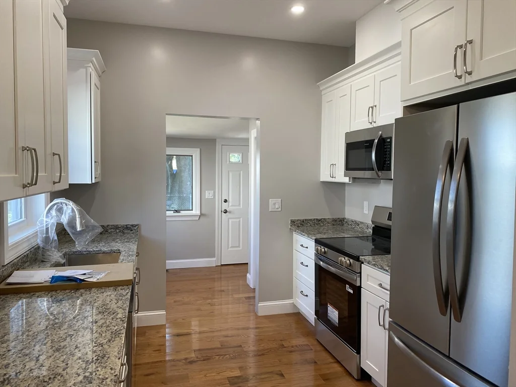 3 bed, 1 bath apartment for rent at 36 Chester Ave Unit 1, Medford — photo 4 of 10