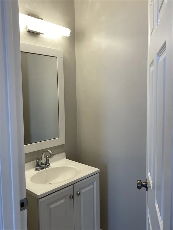 3 bed, 1 bath apartment for rent at 36 Chester Ave Unit 1, Medford — photo 5 of 10