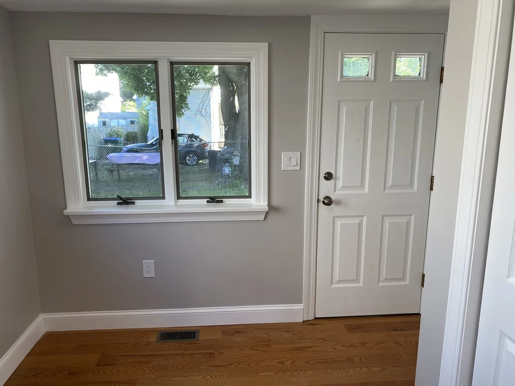 3 bed, 1 bath apartment for rent at 36 Chester Ave Unit 2, Medford — photo 4 of 8