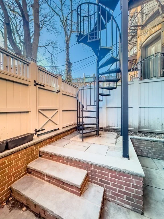 2 bed, 2.5 bath apartment for rent at 36 Concord Sq Unit A, South End — photo 16 of 19