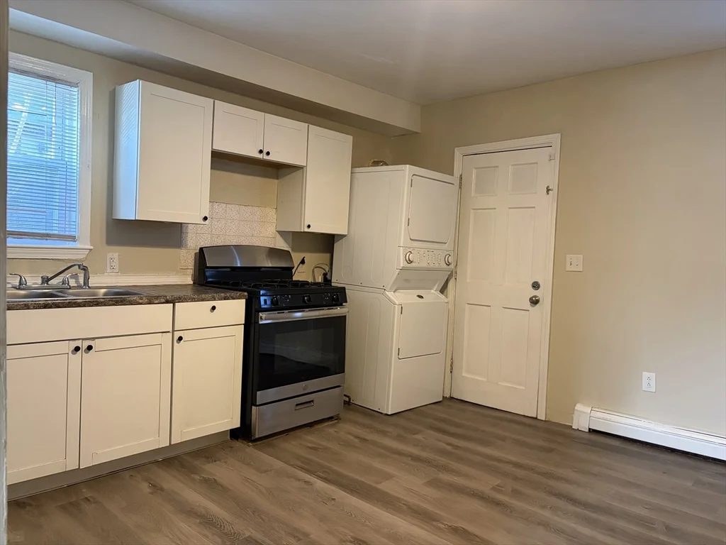 4 bed, 1 bath apartment for rent at 36 Cork Unit 36, Lowell — photo 5 of 20