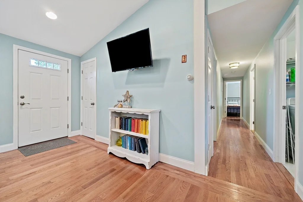 3 bed, 1 bath apartment for rent at 36 Cranberry Ave, Mashpee — photo 8 of 20