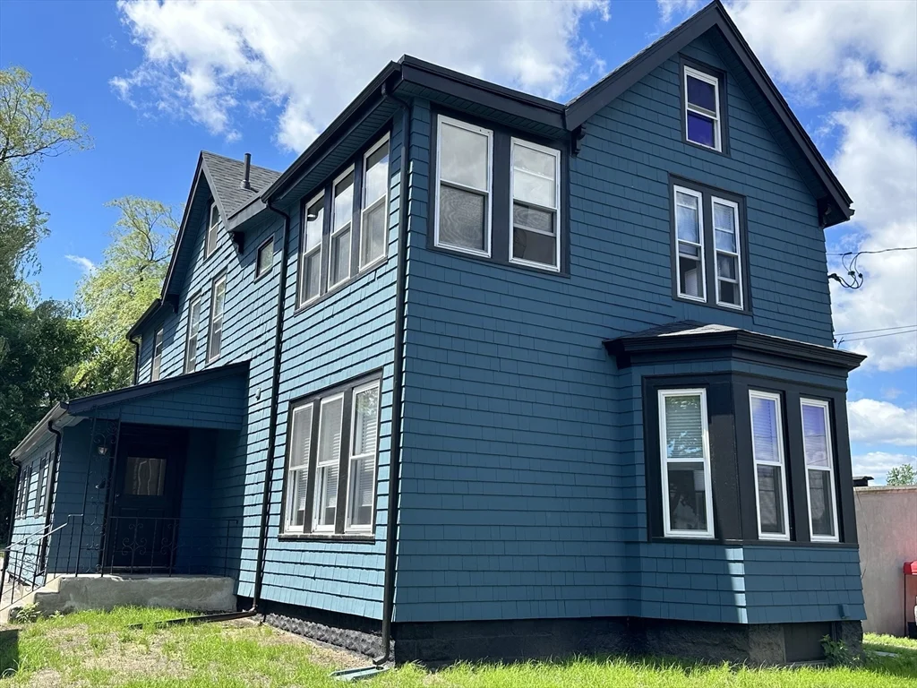 2 bed, 1 bath apartment for rent at 36 Cross St Unit 1, Winchester