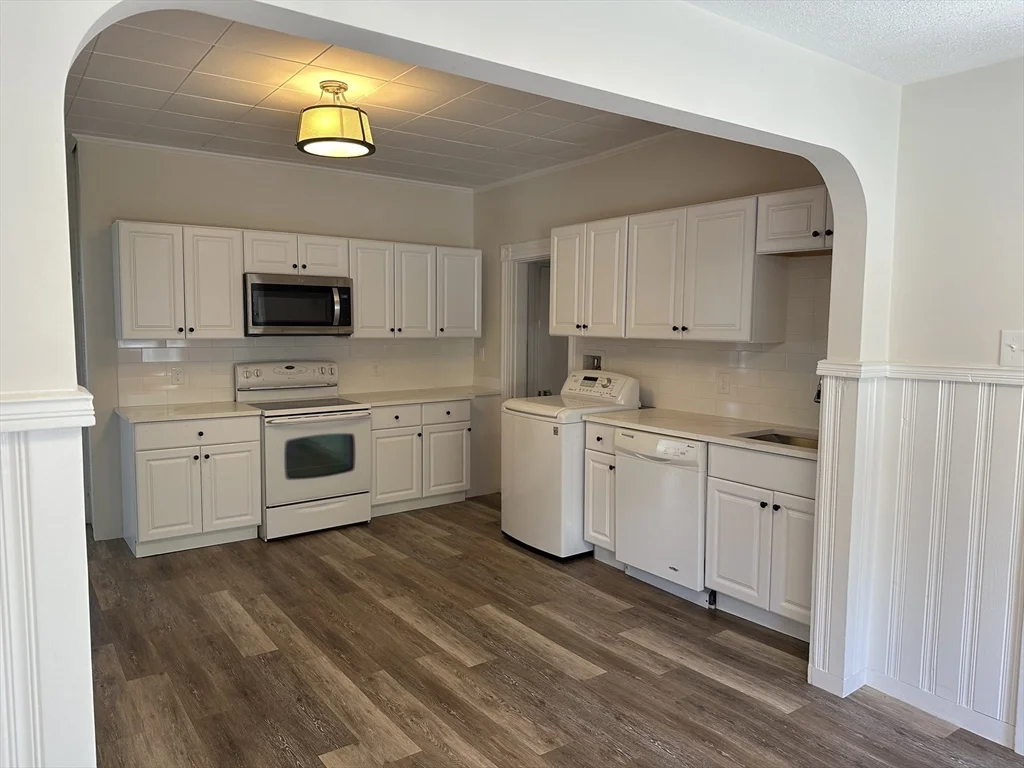 2 bed, 1 bath apartment for rent at 36 Cross St Unit 1, Winchester — photo 4 of 16