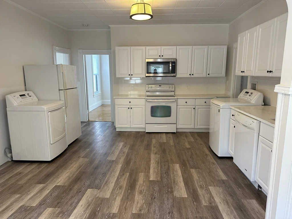 2 bed, 1 bath apartment for rent at 36 Cross St Unit 1, Winchester — photo 3 of 16
