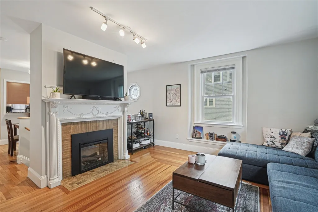 2 bed, 1 bath apartment for rent at 36 Cummings Rd Unit 1, Brighton