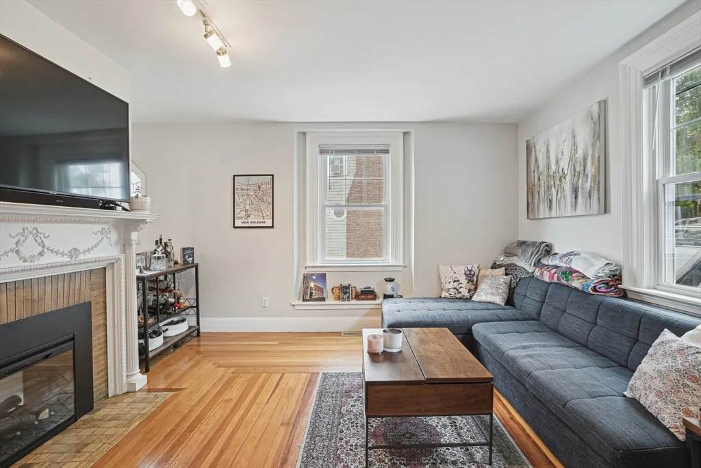 2 bed, 1 bath apartment for rent at 36 Cummings Rd Unit 1, Brighton — photo 2 of 23