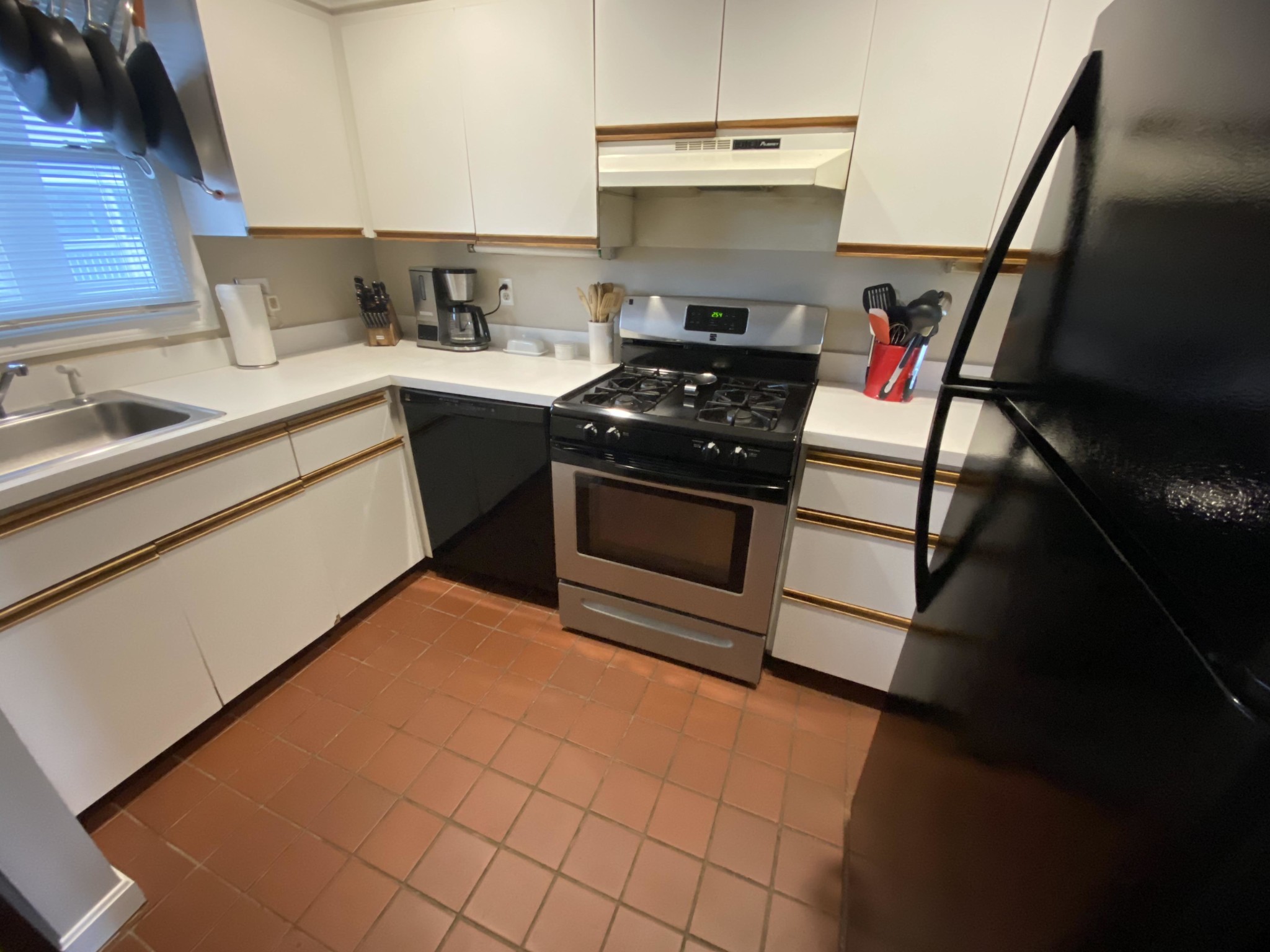 2 bed, 1.5 bath apartment for rent at 36 Cummings Rd Unit 3, Brighton — photo 3 of 13