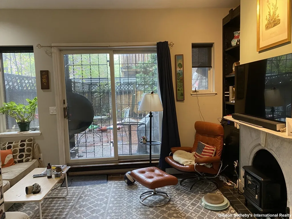 1 bed, 1 bath apartment for rent at 36 Dartmouth St Unit 1, South End — photo 2 of 12