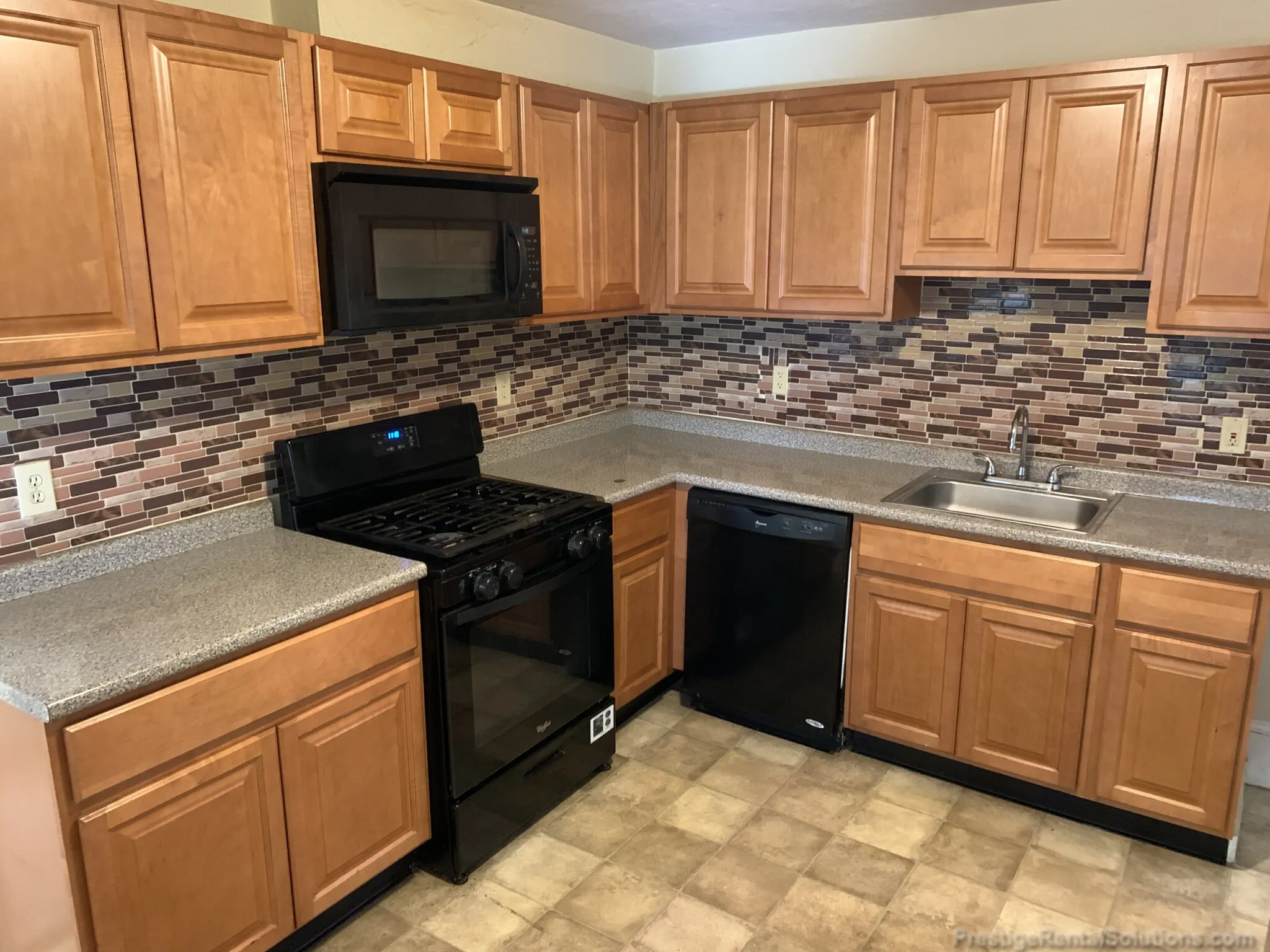 3 bed, 2 bath apartment for rent at 36 Davison St Unit 1, Hyde Park — photo 1 of 20