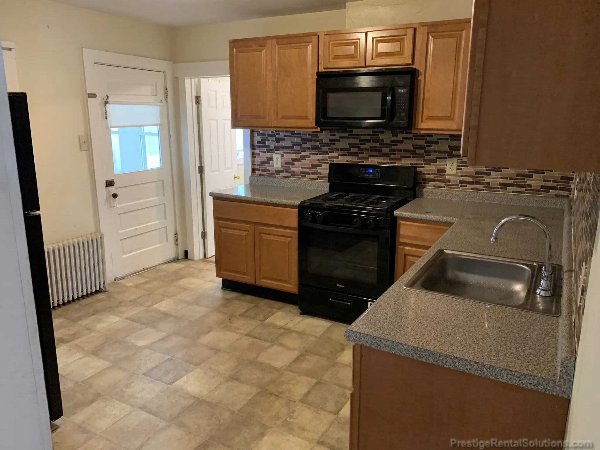 3 bed, 2 bath apartment for rent at 36 Davison St Unit 1, Hyde Park — photo 3 of 20