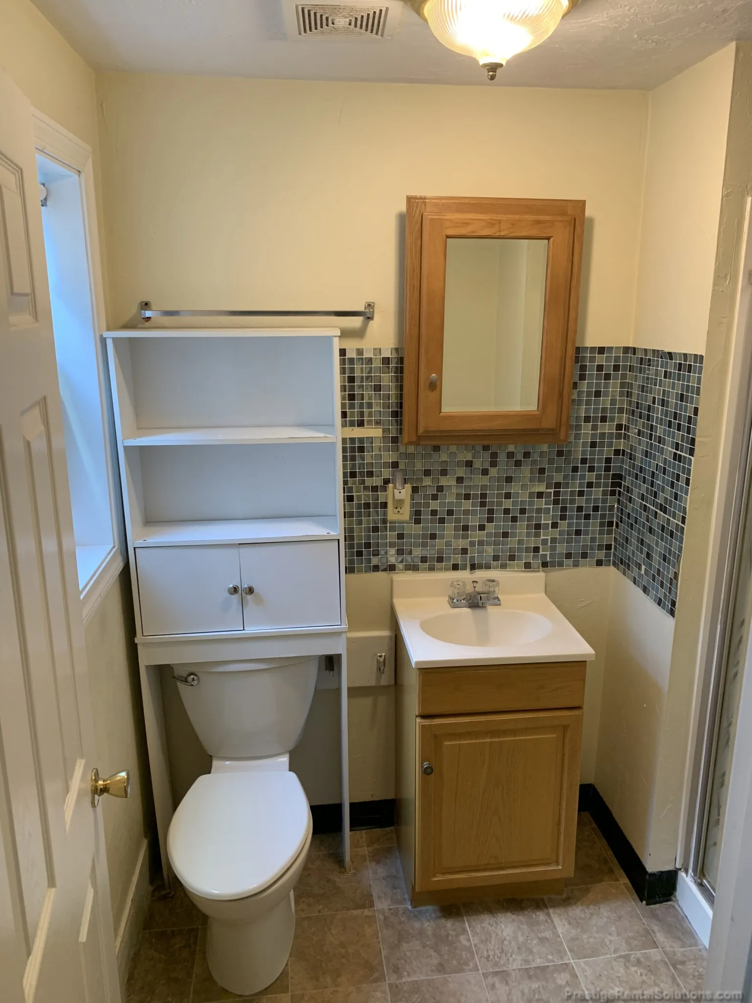 3 bed, 2 bath apartment for rent at 36 Davison St Unit 1, Hyde Park — photo 4 of 20