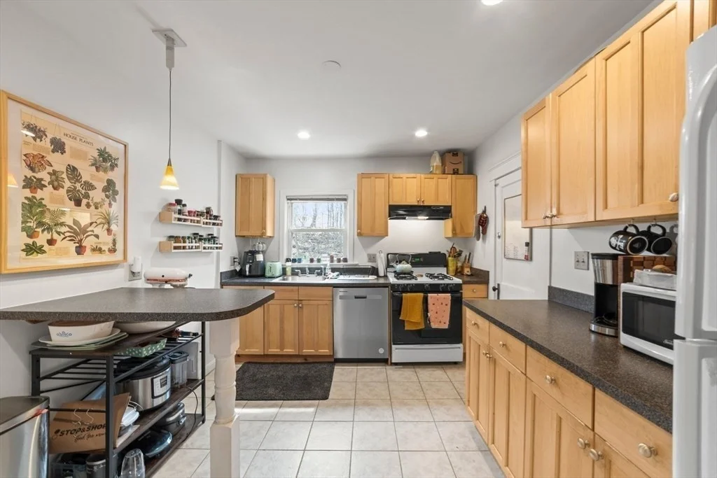 3 bed, 1 bath apartment for rent at 36 Dickinson Rd Unit 36, Brighton — photo 7 of 19
