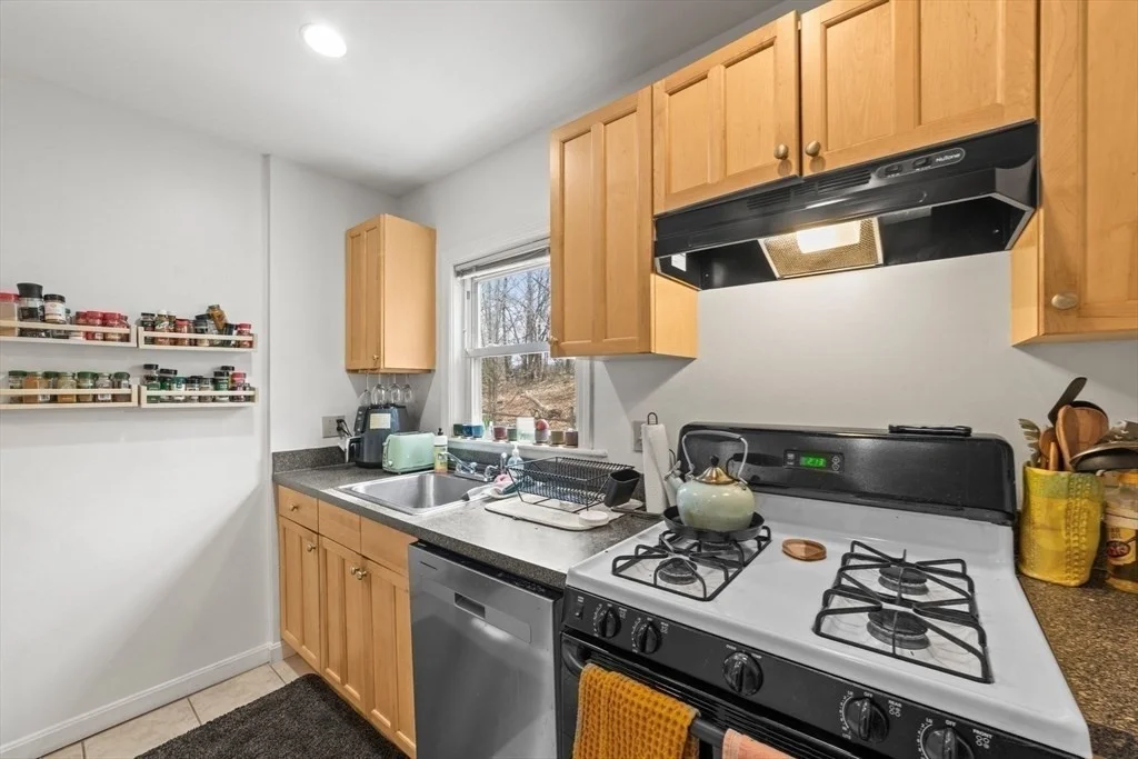 3 bed, 1 bath apartment for rent at 36 Dickinson Rd Unit 36, Brighton — photo 8 of 19