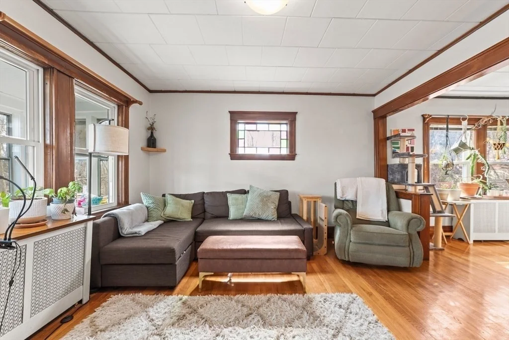 3 bed, 1 bath apartment for rent at 36 Dickinson Rd Unit 36, Brighton — photo 2 of 19