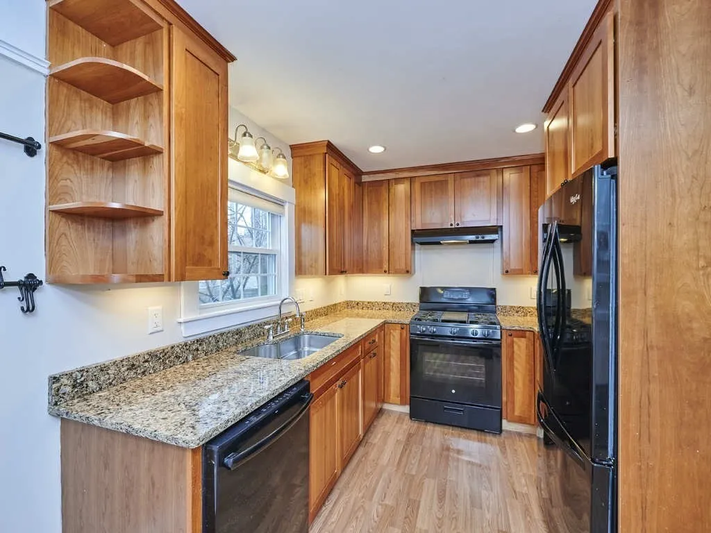 4 bed, 2 bath apartment for rent at 36 E Foster, Melrose — photo 8 of 21