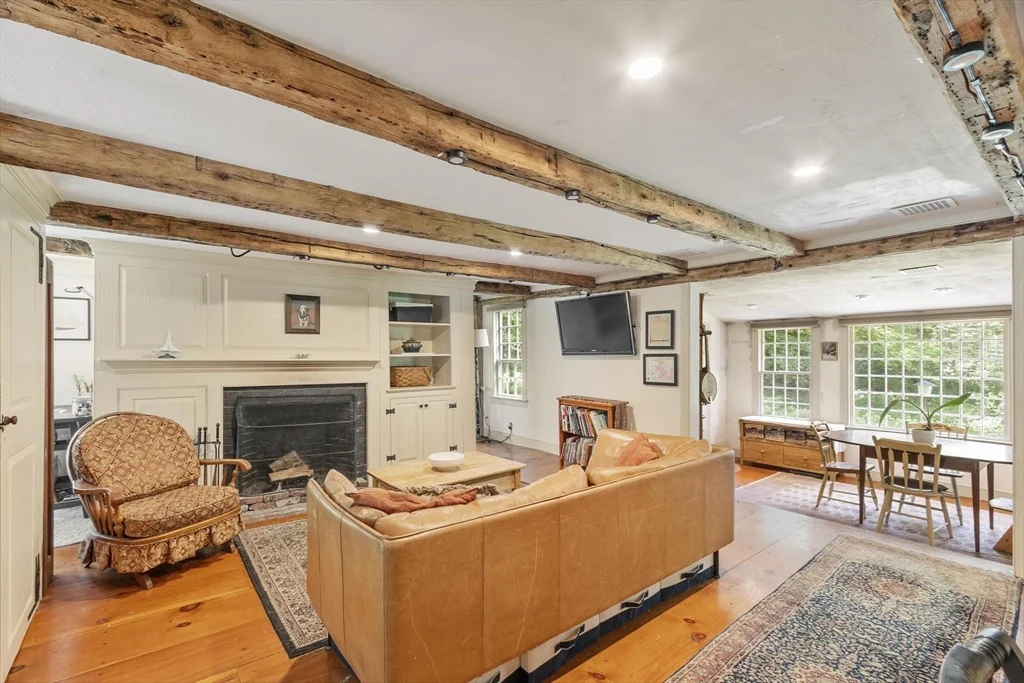 2 bed, 2 bath apartment for rent at 36 East St, Hingham — photo 7 of 35