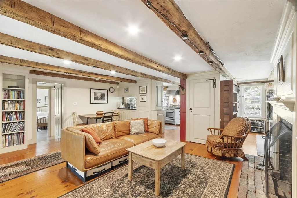2 bed, 2 bath apartment for rent at 36 East St, Hingham — photo 8 of 35