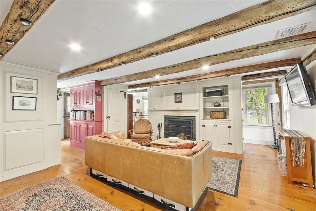 2 bed, 2 bath apartment for rent at 36 East St, Hingham — photo 6 of 35