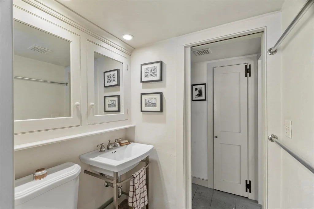 2 bed, 2 bath apartment for rent at 36 East St, Hingham — photo 17 of 35