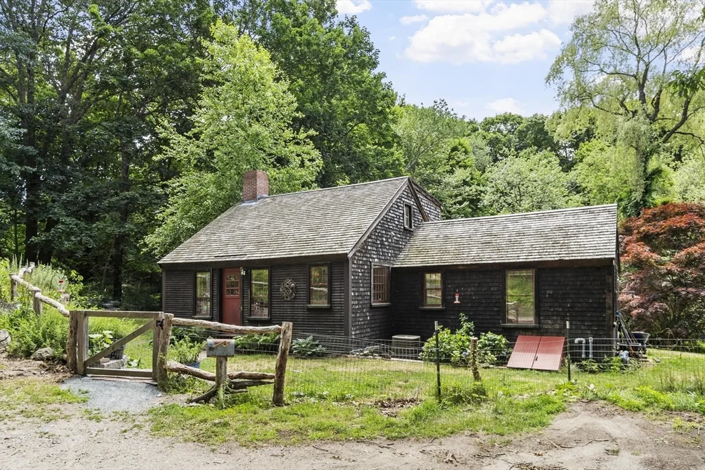 2 bed, 2 bath apartment for rent at 36 East St, Hingham