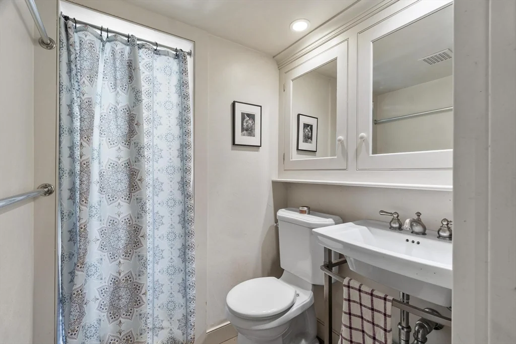 2 bed, 2 bath apartment for rent at 36 East St, Hingham — photo 18 of 35