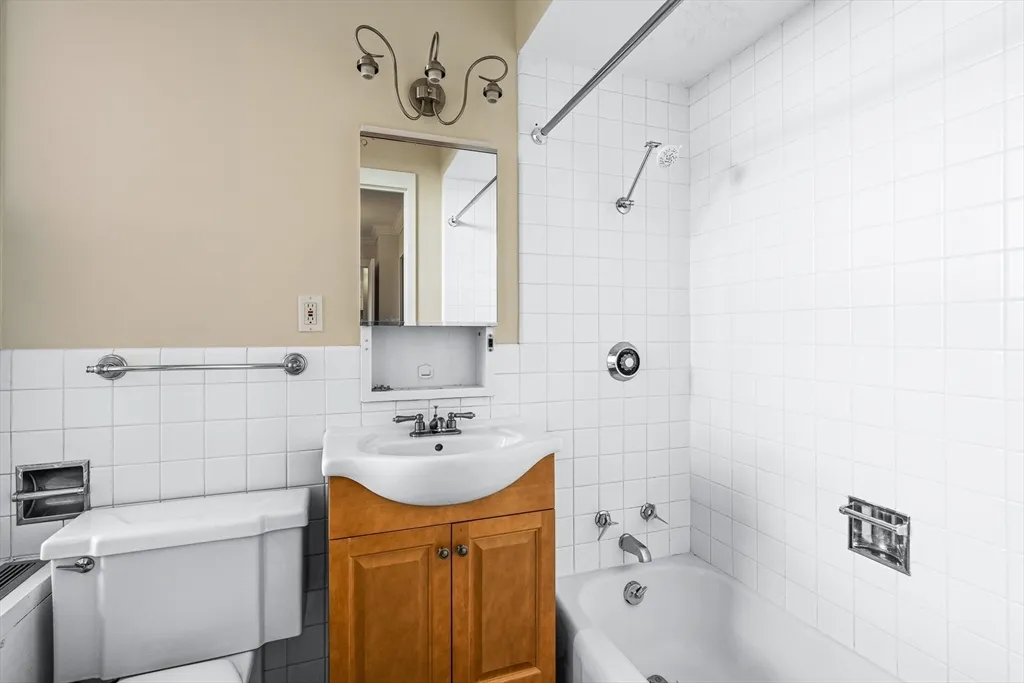 2 bed, 2 bath apartment for rent at 36 Eliot St Unit 11, Jamaica Plain — photo 6 of 12