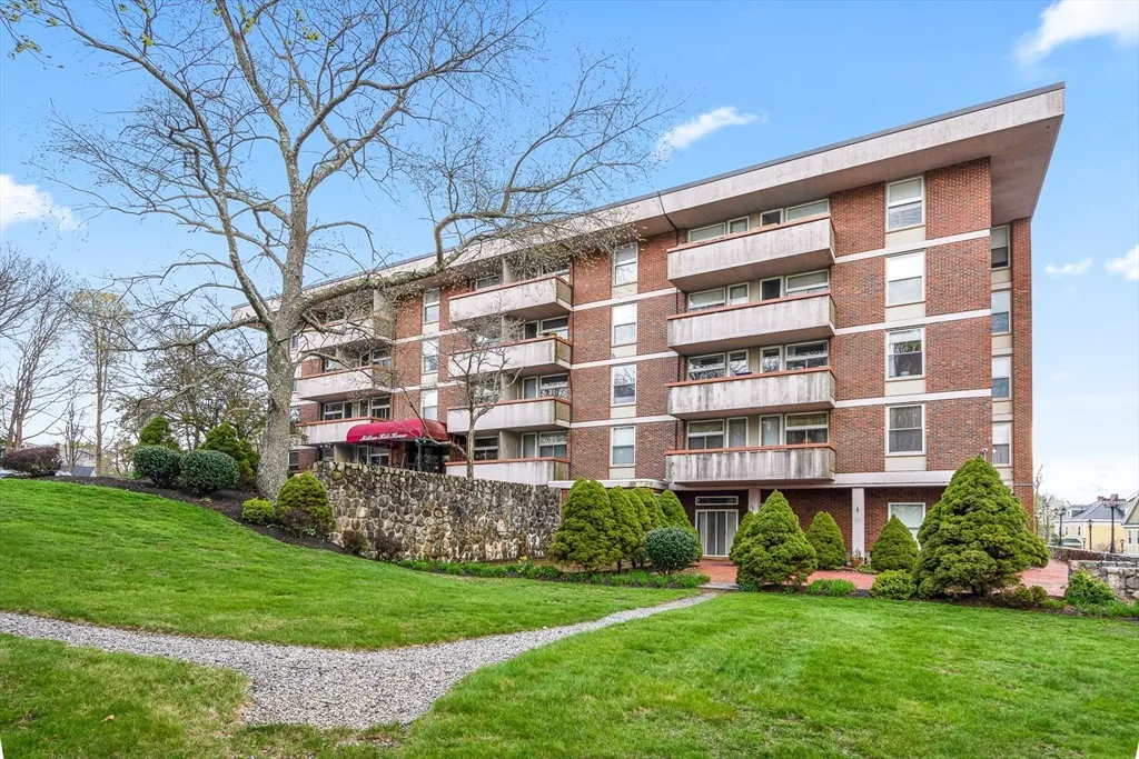 2 bed, 2 bath apartment for rent at 36 Eliot St Unit 11, Jamaica Plain — photo 10 of 12