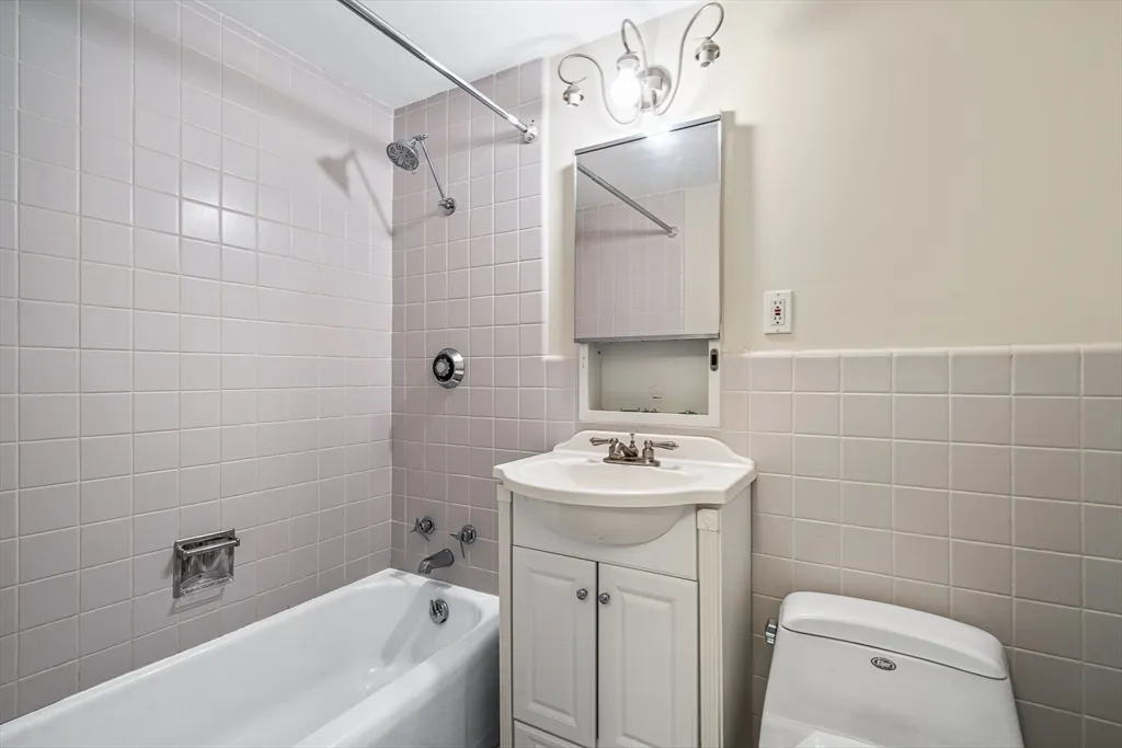 2 bed, 2 bath apartment for rent at 36 Eliot St Unit 11, Jamaica Plain — photo 8 of 12