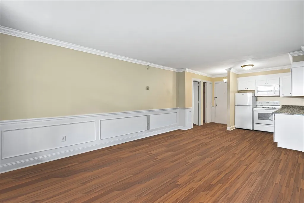2 bed, 2 bath apartment for rent at 36 Eliot St Unit 11, Jamaica Plain — photo 4 of 12