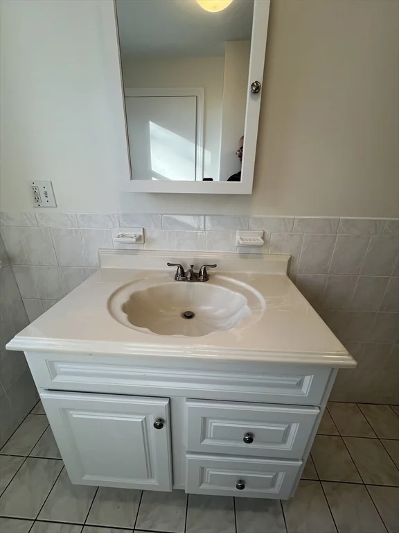2 bed, 1 bath apartment for rent at 36 Everett St Unit 2, Medford — photo 24 of 40