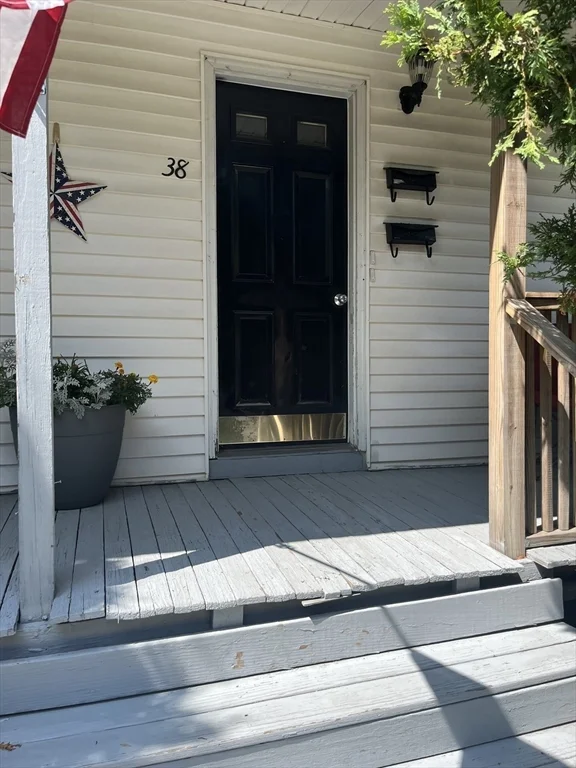 2 bed, 1 bath apartment for rent at 36 Everett St Unit 2, Medford — photo 3 of 40