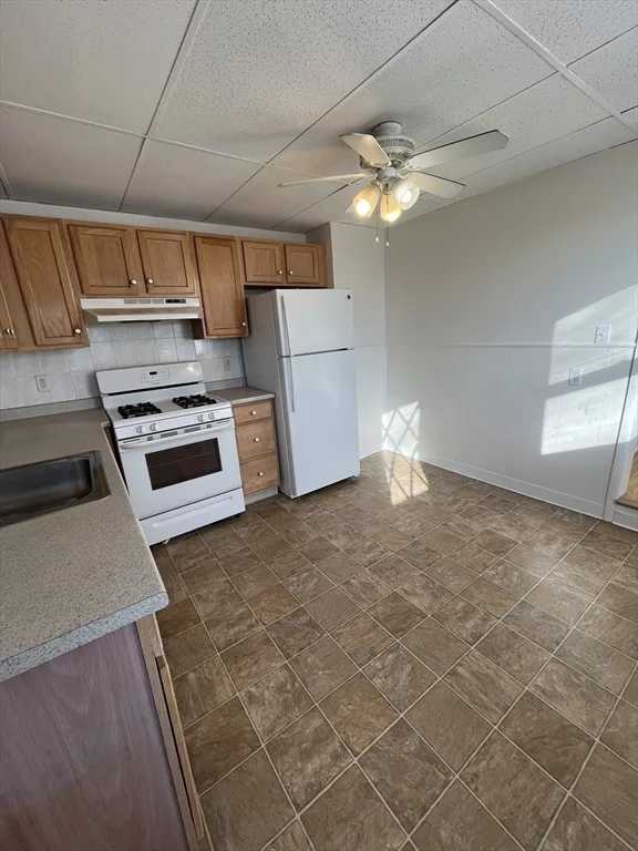 2 bed, 1 bath apartment for rent at 36 Everett St Unit 2, Medford — photo 14 of 40