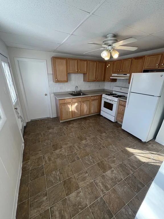 2 bed, 1 bath apartment for rent at 36 Everett St Unit 2, Medford — photo 13 of 40