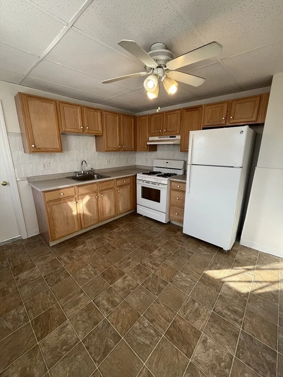 2 bed, 1 bath apartment for rent at 36 Everett St Unit 2, Medford — photo 12 of 40