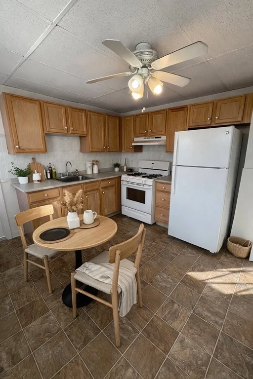 2 bed, 1 bath apartment for rent at 36 Everett St Unit 2, Medford — photo 17 of 40