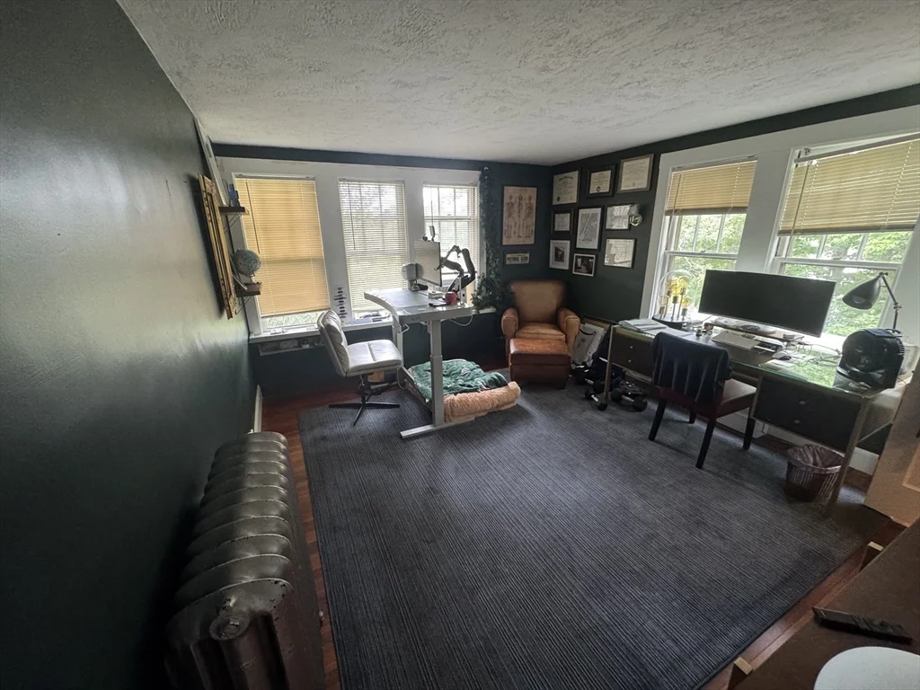 4 bed, 2 bath apartment for rent at 36 Evergreen Ave Unit Entire Home, Newton — photo 16 of 23