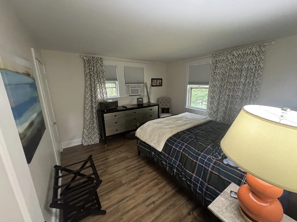 4 bed, 2 bath apartment for rent at 36 Evergreen Ave Unit Entire Home, Newton — photo 11 of 23