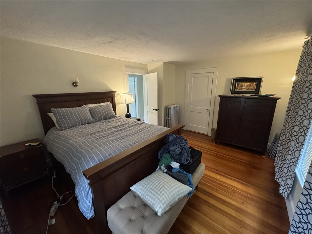 4 bed, 2 bath apartment for rent at 36 Evergreen Ave Unit Entire Home, Newton — photo 19 of 23