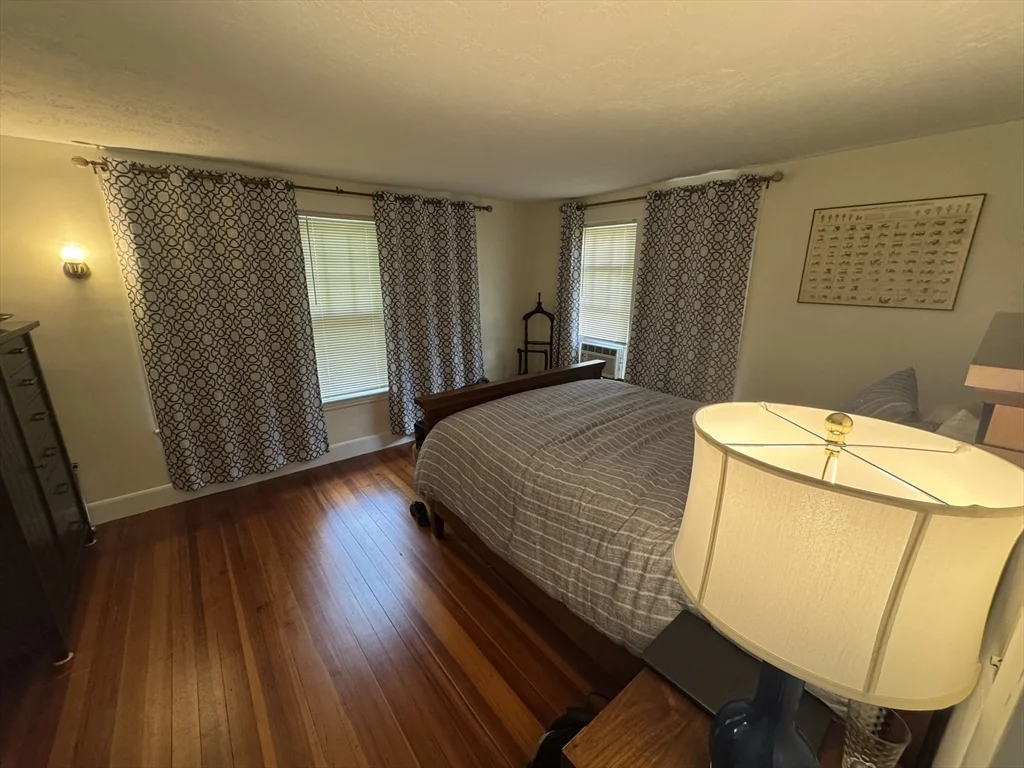 4 bed, 2 bath apartment for rent at 36 Evergreen Ave Unit Entire Home, Newton — photo 15 of 23