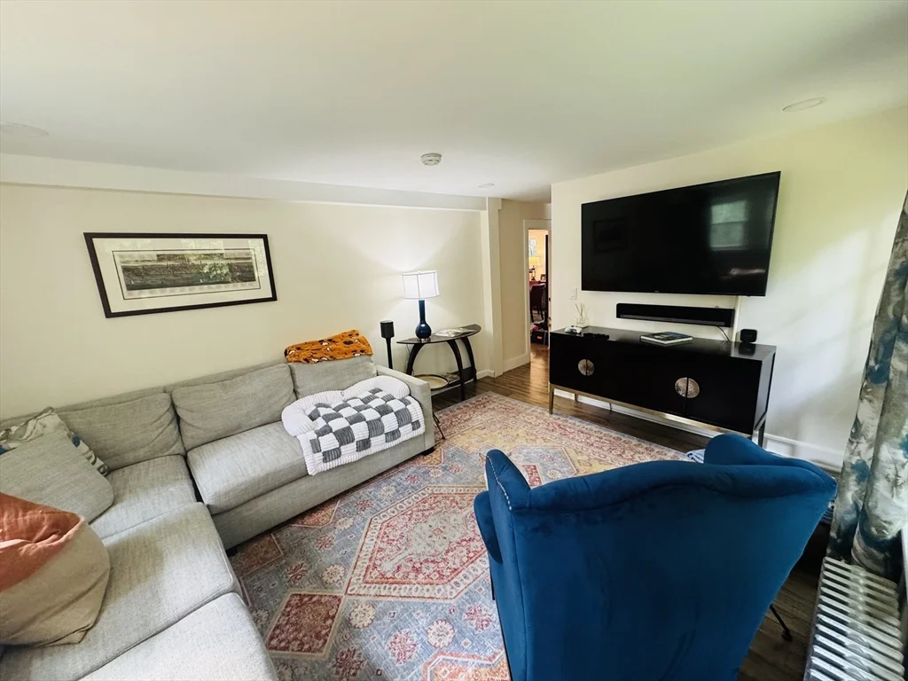 4 bed, 2 bath apartment for rent at 36 Evergreen Ave Unit Entire Home, Newton — photo 9 of 23