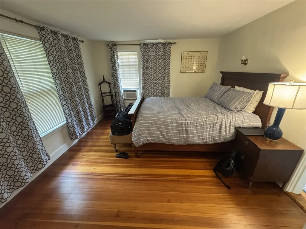 4 bed, 2 bath apartment for rent at 36 Evergreen Ave Unit Entire Home, Newton — photo 14 of 23