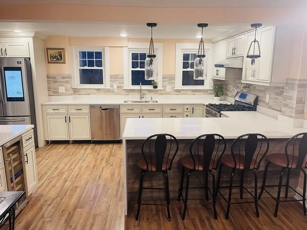 4 bed, 2 bath apartment for rent at 36 Evergreen Ave Unit Entire Home, Newton — photo 3 of 23