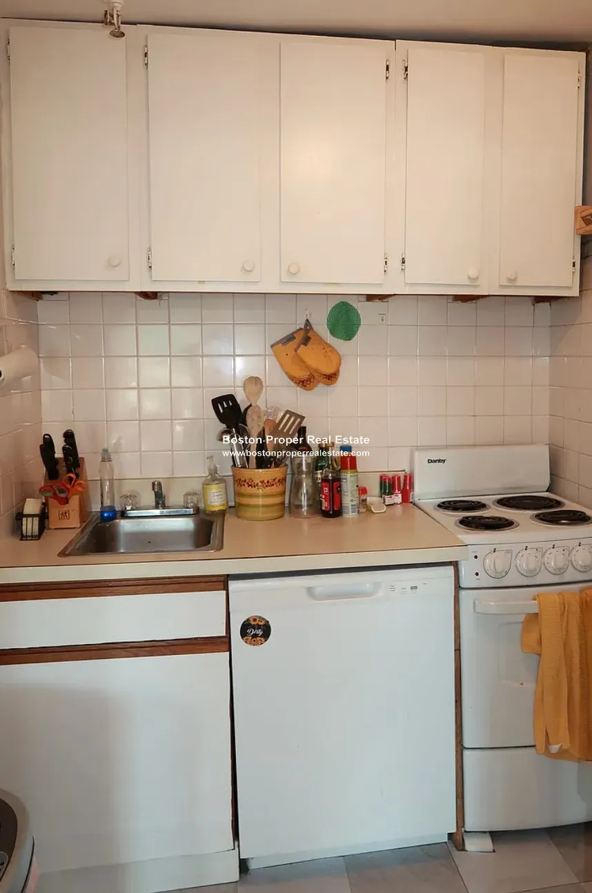 3 bed, 1 bath apartment for rent at 36 Fairfield St Unit 8, Back Bay — photo 7 of 15