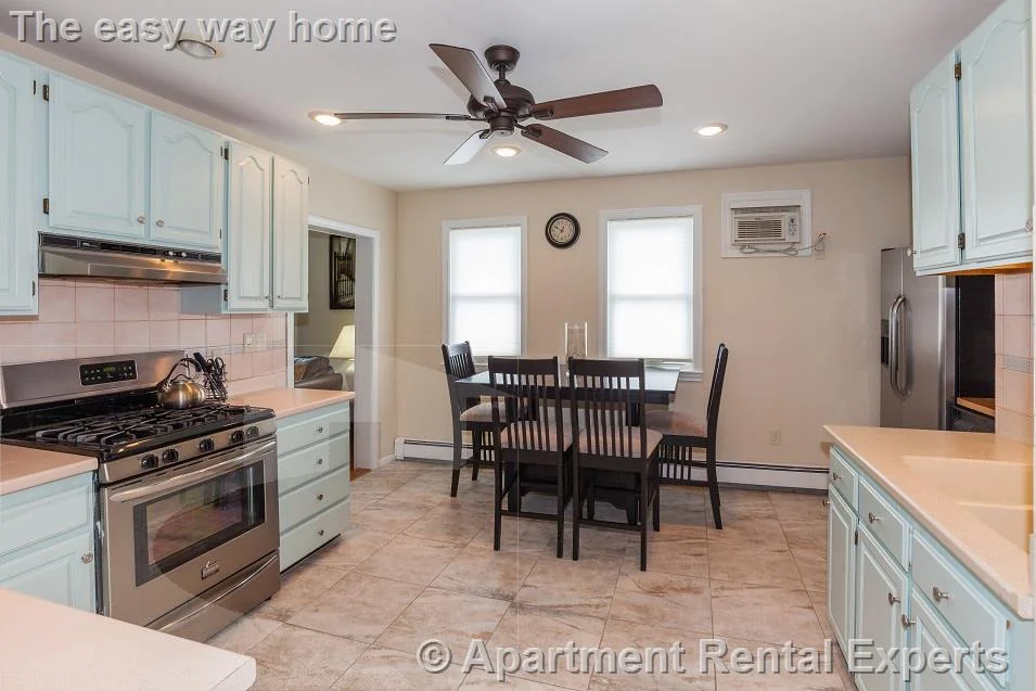 2 bed, 2 bath apartment for rent at 36 Florence St Unit 2, Sullivan Square — photo 1 of 10